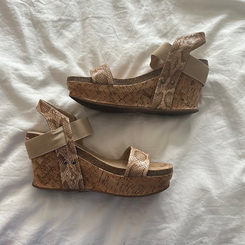 Beach by Matisse Shoes! Size 9